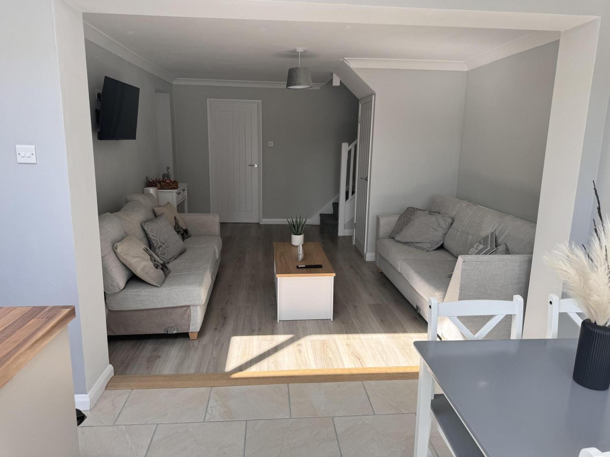 Newly Renovated 3 Bed House Near In Holiday home