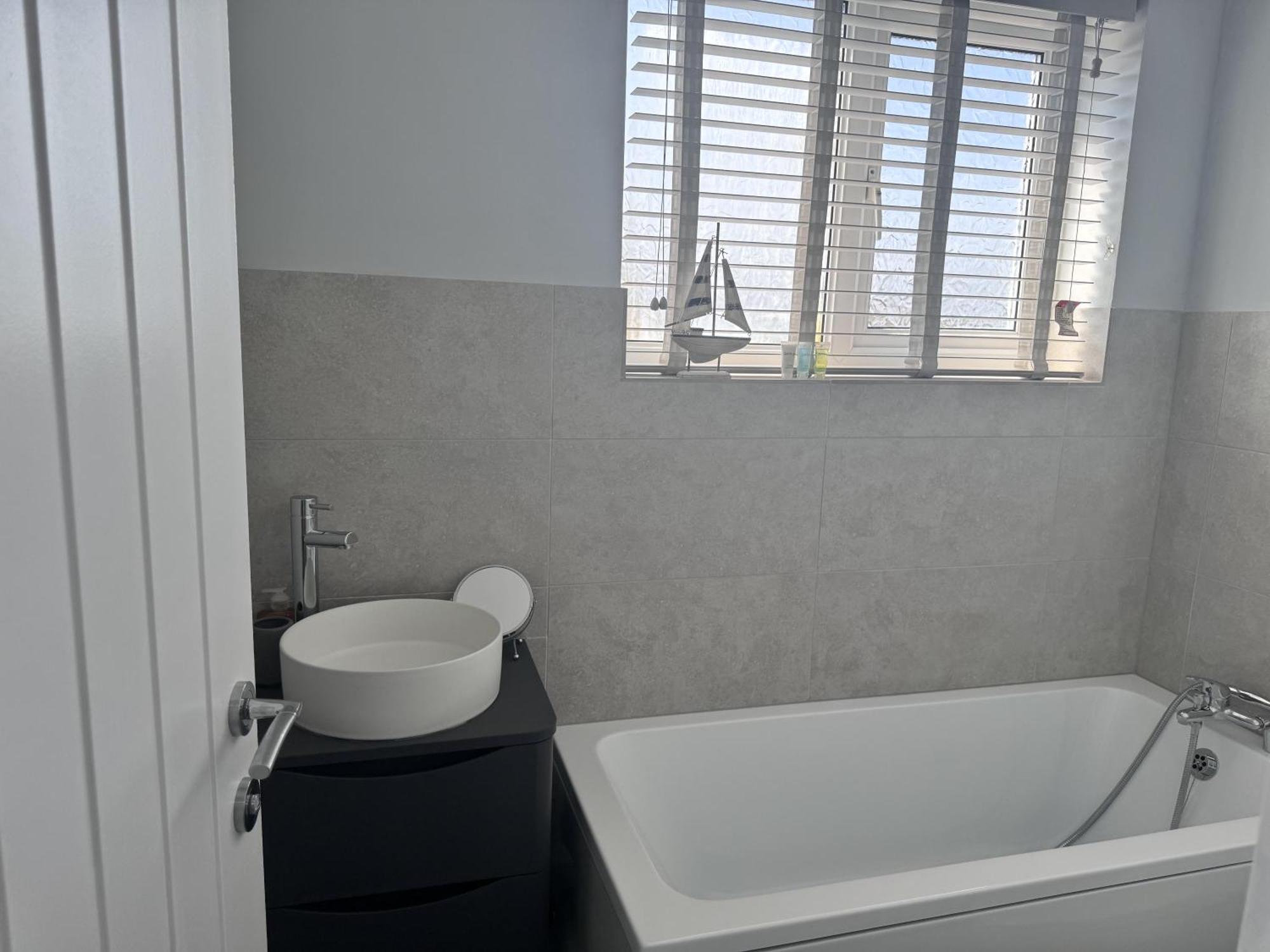 Holiday home Newly Renovated 3 Bed House Near In *