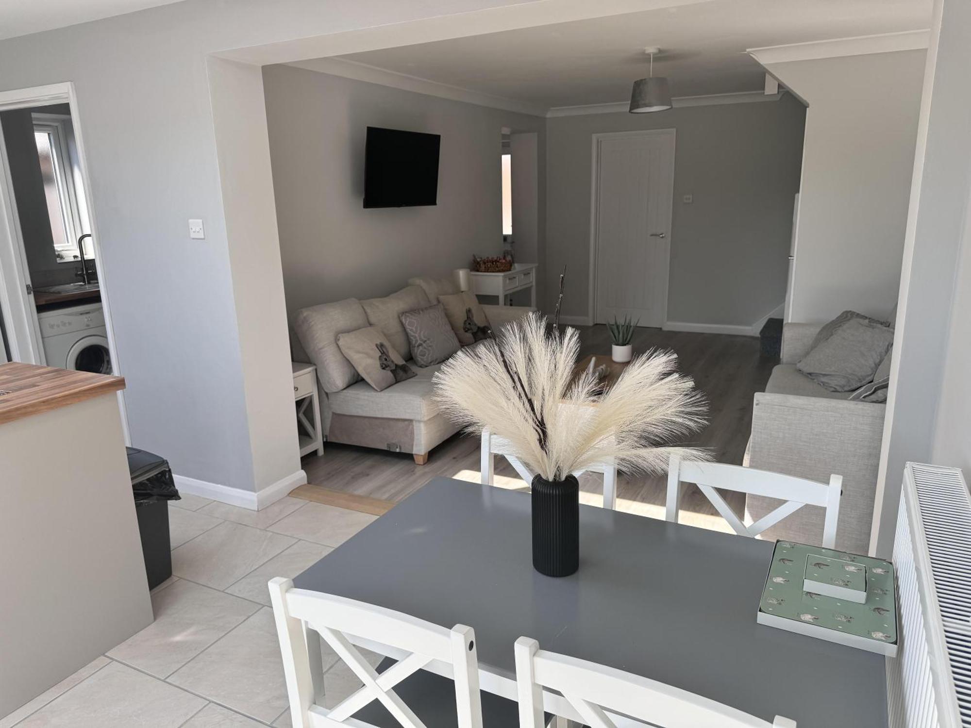 Newly Renovated 3 Bed House Near In Holiday home