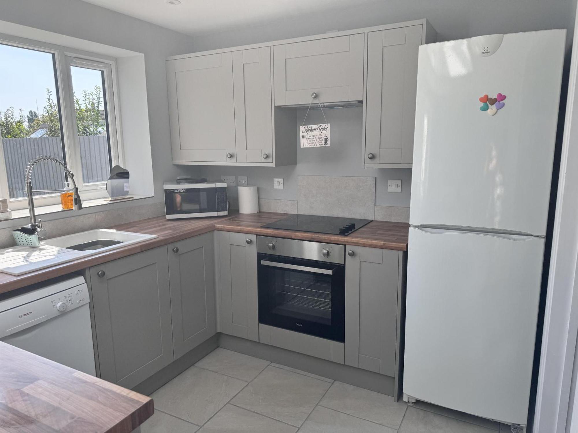 Newly Renovated 3 Bed House Near In *